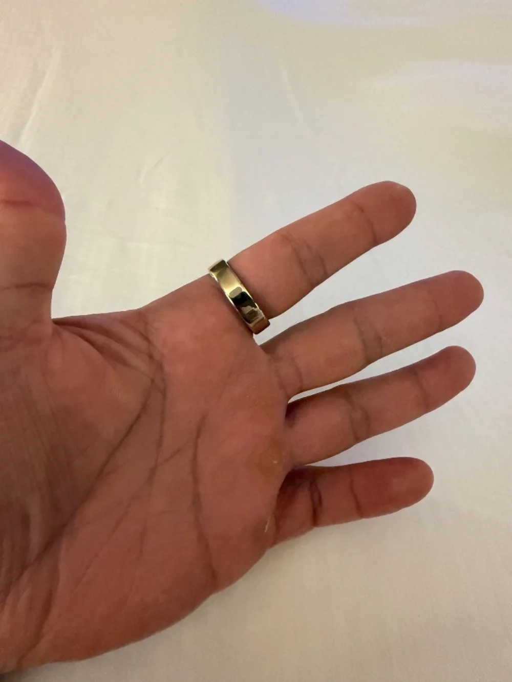 Like-new Oura Ring 5 in Gold, Size 13